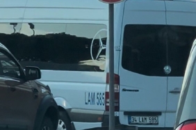 Kartal’da servis sürücülerinden trafiği tehlikeye atan hareket