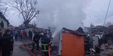 Keşan’da alev alan ev kullanılamaz hale geldi