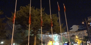 Kırklareli’nde bayraklar yarıya indirildi