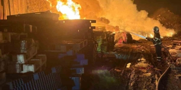 Kırklareli’nde hurda deposunda yangın