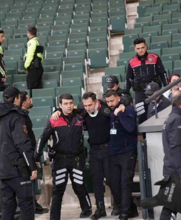 Kocaelispor - Iğdır maçında tribünde olay çıktı
