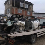 Kontrolden çıkan otomobil tıra ok gibi saplandı: 1 ölü