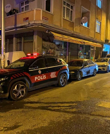 Küçükçekmece’de cadde ortasında silahlı saldırı: 1 yaralı