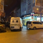 Küçükçekmece’de çay ocağına bomba atıldı