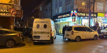 Küçükçekmece’de çay ocağına bomba atıldı