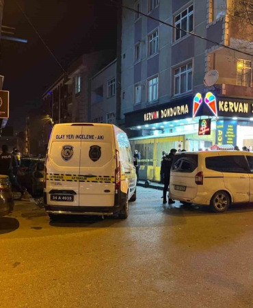 Küçükçekmece’de çay ocağına bomba atıldı