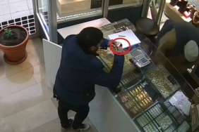Kuyumcuda pes dedirten 105 bin liralık bilezik hırsızlığı kamerada