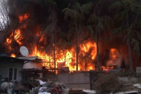 Maltepe’de depo yangını: Alevler tüm binayı sardı