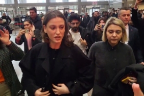Menajer Ayşe Barım hakkında sosyal medyadaki iddialara yönelik yürütülen soruşturma kapsamında, oyuncu Serenay Sarıkaya tanık sıfatıyla ifade vermek üzere adliyeye geldi.