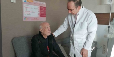 Midesi ve yemek borusunun yarısı alındı, hayata tutundu