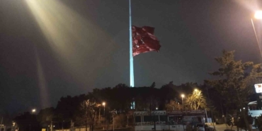 Milli yas ilan edilmesiyle İstanbul’da bayraklar yarıya indirildi