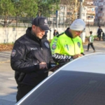 Okul çevresinde yapılan denetimlerde uyuşturucu ele geçirildi