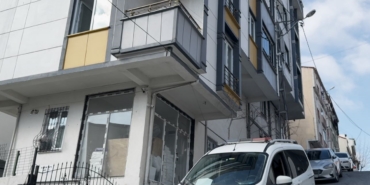 Önce dinî nikahlı eşini bıçakladı, ardından kayınpederini vurdu