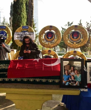 Otel yangınında hayatını kaybeden Güngör ailesi son yolculuğuna uğurlandı