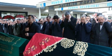 Otel yangınında hayatını kaybeden Şenol, Mina ve Gülçin Akişli son yolculuğuna uğurlandı