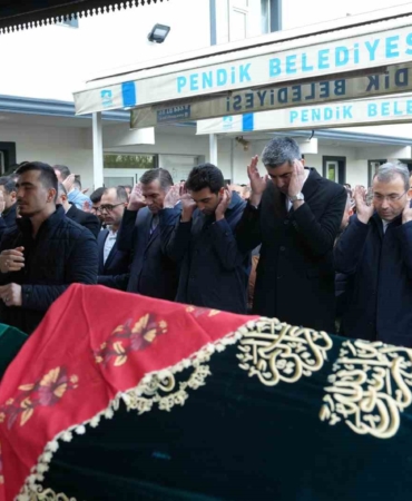 Otel yangınında hayatını kaybeden Şenol, Mina ve Gülçin Akişli son yolculuğuna uğurlandı