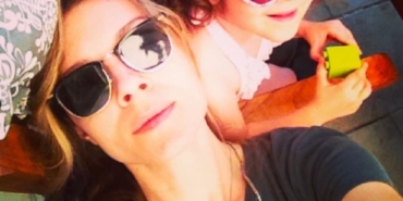 Otel yangınında hayatını kaybeden ünlü Stilist Feray Kanpolat ve kızı Oya Kanpolat son yolculuğuna uğurlandı