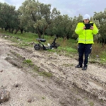 Otomobile çarpmamak için manevra yaptı: Yola savrularak yaralandı