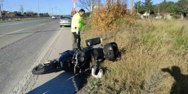 Otomobilin çarptığı motosiklet sürücüsü hayatını kaybetti