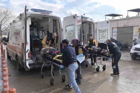 Otomobille çarpışan motosiklet sürücüsü ile kızı yaralandı