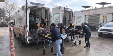 Otomobille çarpışan motosiklet sürücüsü ile kızı yaralandı