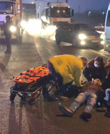 Otomobille çarpışan motosikletli ağır yaralandı