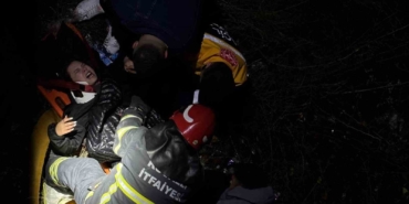 Özçekim yapmak isterken düşen genç kadın böyle kurtarıldı