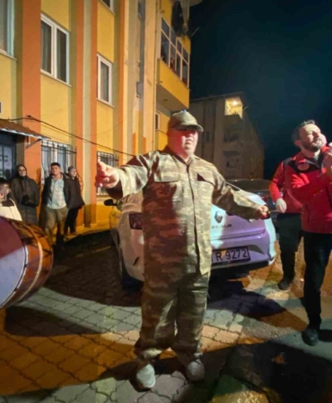 Özel birey Ali’nin asker olma hayali gerçek oldu, kınası bile yakıldı