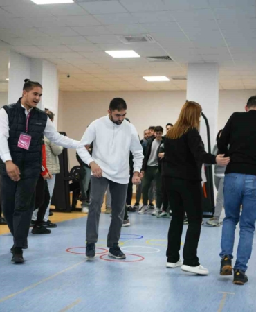 Özel bireyler, Çayırova’nın dev adamlarıyla spor yaptı