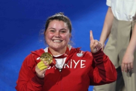 Öznur Cüre Girdi, yılın paralimpik kadın sporcusu seçildi