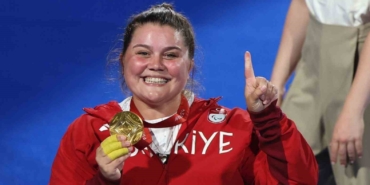 Öznur Cüre Girdi, yılın paralimpik kadın sporcusu seçildi