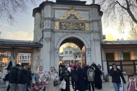 Regaip Kandili’nde vatandaşlar Eyüpsultan Camii’ne akın etti