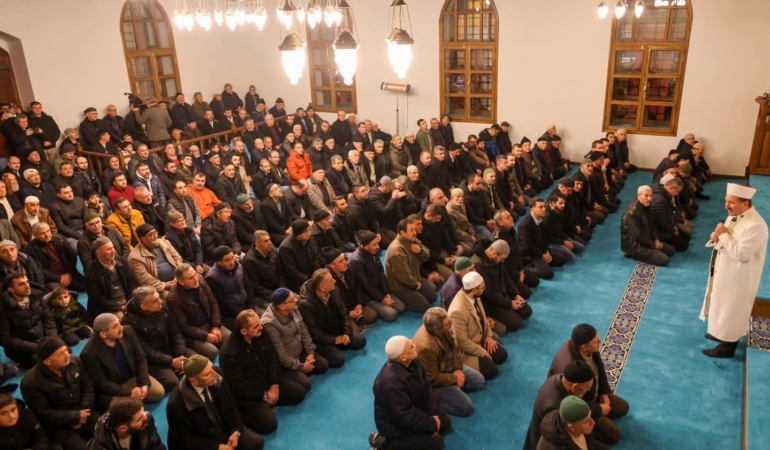 Restorasyonu tamamlanan tarihi Kara Mustafa Paşa Camii ibadete açıldı