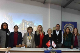 Sağlıklı ergenlik, sağlıklı gelecek için gençleri bilinçlendirmek şart