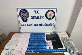 Sahte altınları bozdururken yakalandılar