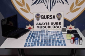 Sahte altınları satmaya çalıştılar, önce kameraya sonra polise yakalandılar