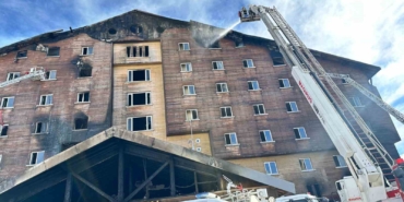 Sakarya itfaiyesi Kartalkaya’da yangına desteğe katıldı
