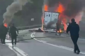 Sakarya’da seyir halindeki tır alev alev yandı