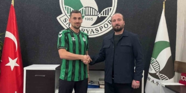 Sakaryaspor, Burak Altıparmak’ı renklerine bağladı