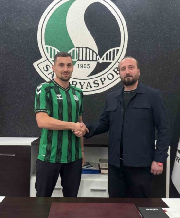 Sakaryaspor, Burak Altıparmak’ı renklerine bağladı
