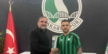Sakaryaspor, Burak Çoban’ı renklerine bağladı
