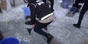 Sanayi “marangoz atölyesi” görüntüsünde uyuşturucu imalathanesi