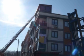 Sancaktepe’de binanın çatı katında yangın: 6 kişi dumandan etkilendi