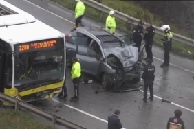 Sancaktepe’de karşı şeritten gelen araç İETT otobüsüne çarptı: 1 ölü, 4 yaralı