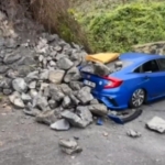 Sarıyer’de istinat duvarı aracın üstüne yıkıldı