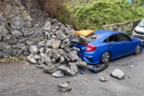 Sarıyer’de istinat duvarı aracın üstüne yıkıldı