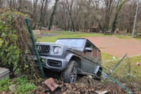 Sarıyer’de kontrolden çıkan araç yaşlı kadına çarptı