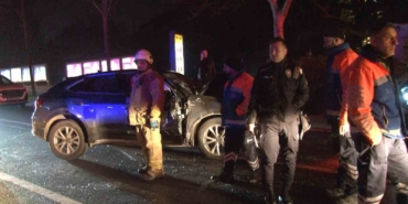 Sarıyer’de kontrolden çıkan otomobil, ışıklarda bekleyen 6 araca çarptı: 3 yaralı