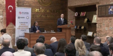 Şeref Malkoç: "Mevcut anayasada yaşanan sıkıntılar uygulamadan kaynaklanıyor"