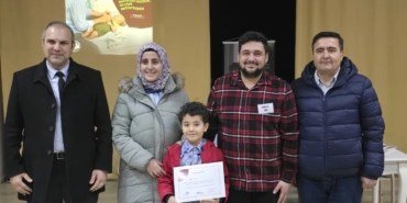 Sertifikalarını çocuklarının ellerinden aldılar